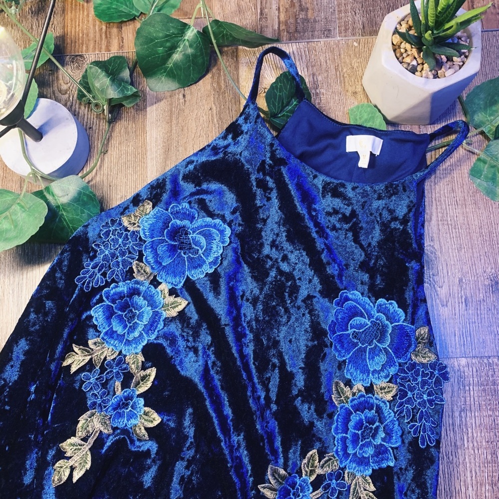 4 FOR $25⭐️ 
Charming Charlie Tank top